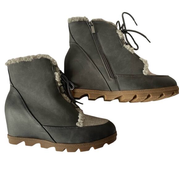Maurices NWOT Women's 12 Neutral Camille Gray Sherpa Trim Lace Up Wedge Boot - Picture 1 of 14